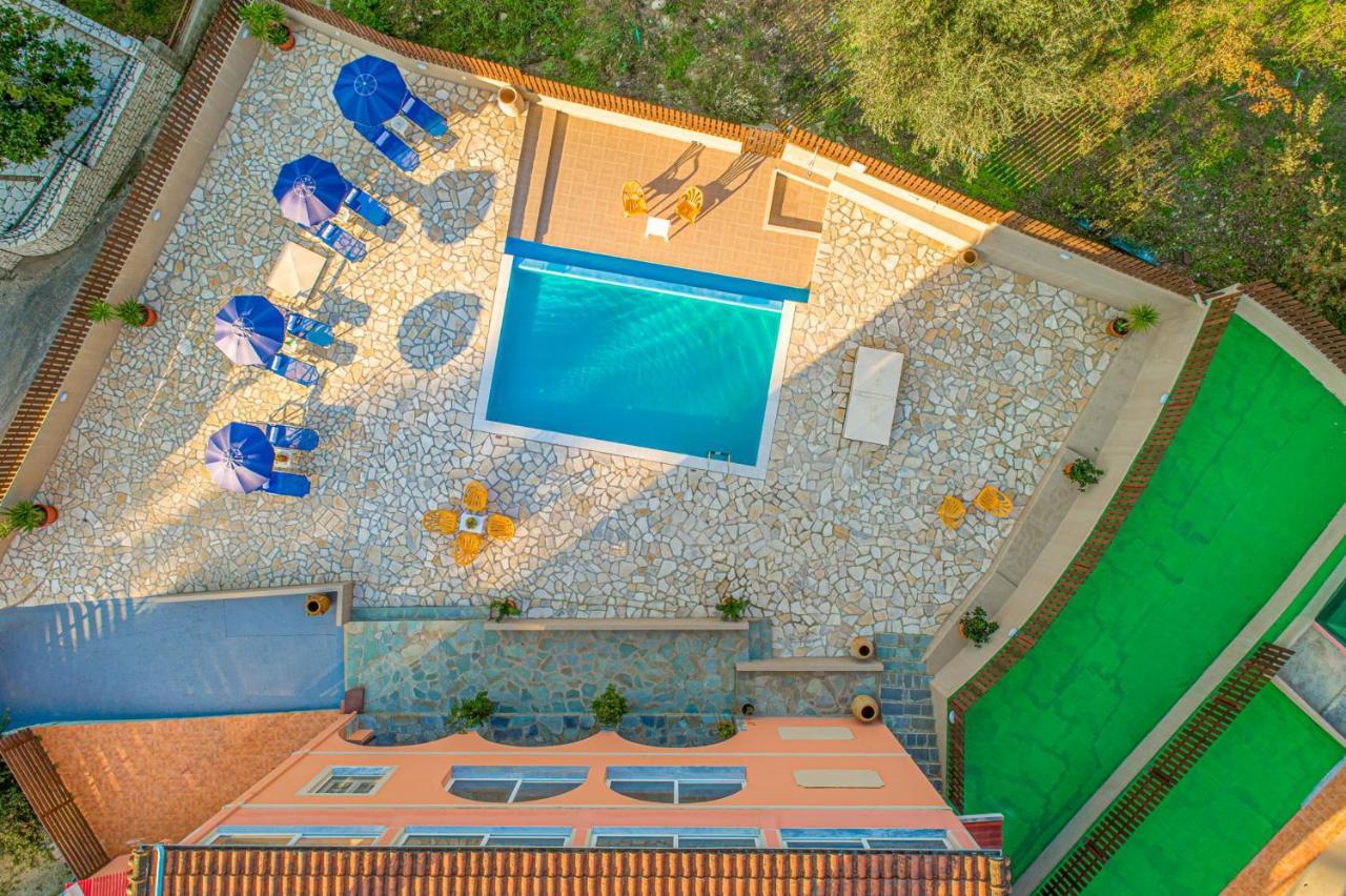Kristefi Villa *